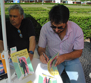 Henrique Tigo - A dar autógrafos na Feira do livro de Lisboa