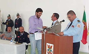Henrique Tigo - 2003 – Recebe a Medalha de Mérito Cultural dos Bombeiros Voluntários da Pontinha